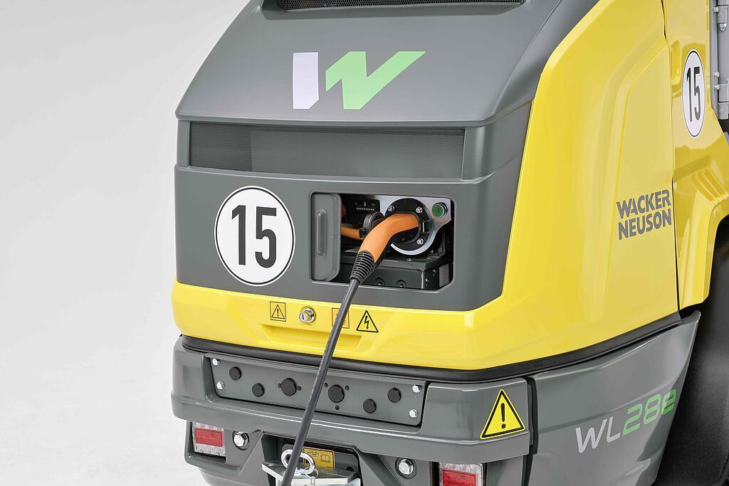 nakladanie kolového nakladača WL28e